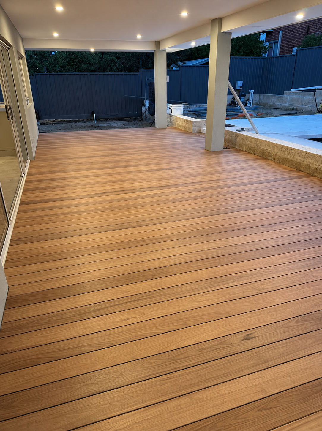 Spotted gum deck by Fixing Carpentry WA